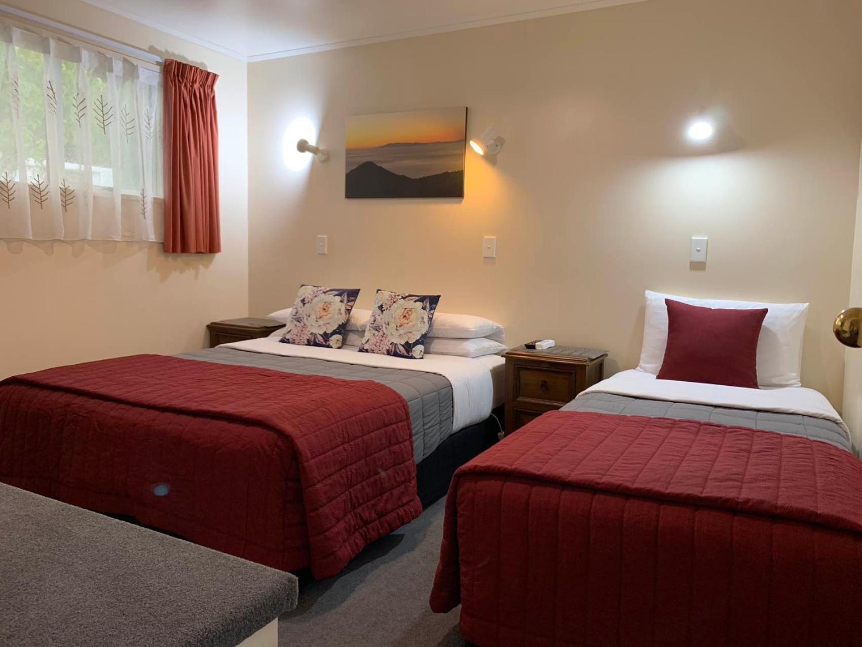 Amber Court Motel Те-Анау Экстерьер фото