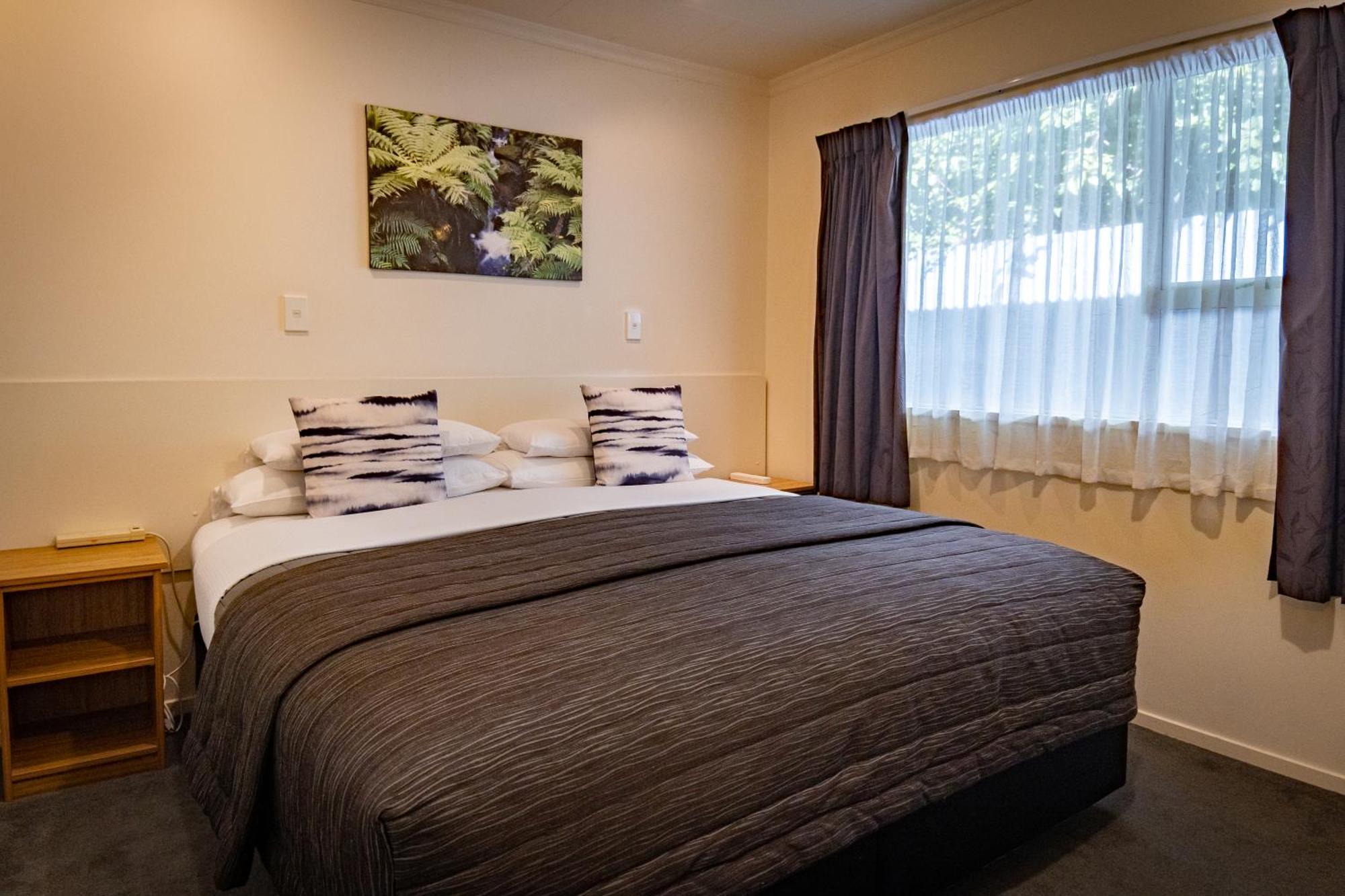 Amber Court Motel Те-Анау Экстерьер фото