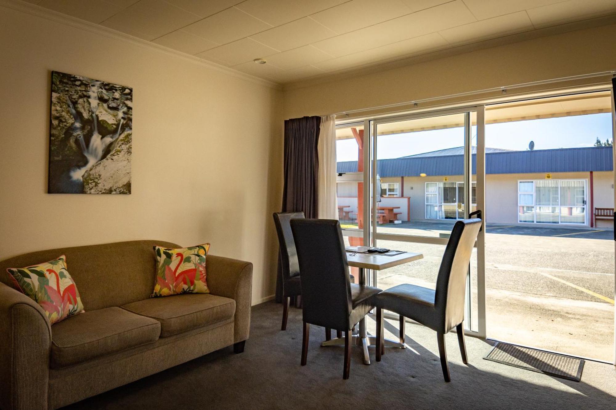 Amber Court Motel Те-Анау Экстерьер фото