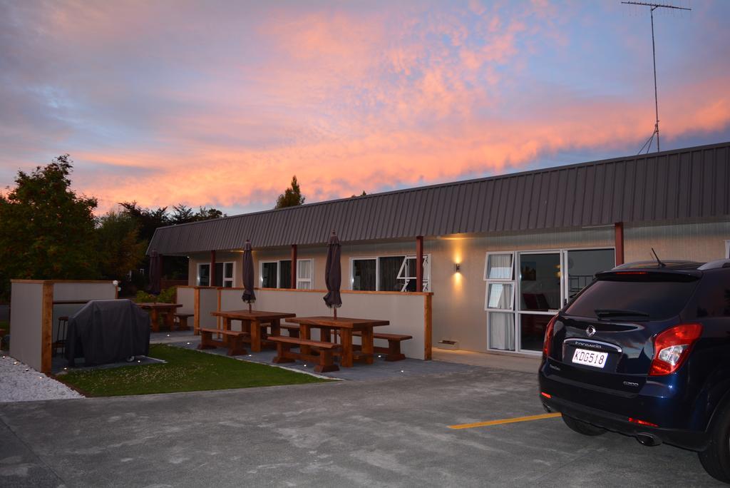 Amber Court Motel Те-Анау Экстерьер фото